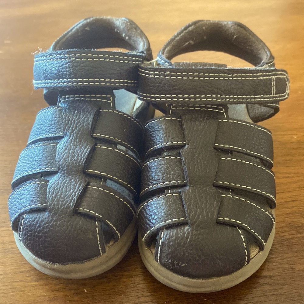 Velcro Boys Sandals pre worn size (7) boys